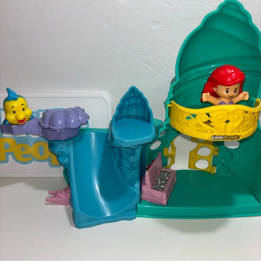 Fisher-Price Little People Disney Ariel Undersea Castle Playset Ariel’s Grotto - Picture 9 of 13